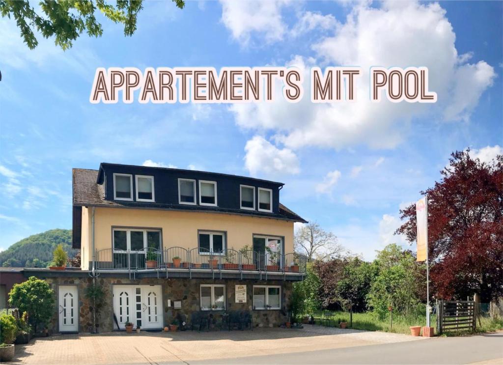 Appartements Residenz Moselzauber - Ferienwohnungen mit Pool Landschaft Weingartenstraße 94 56814 Ernst