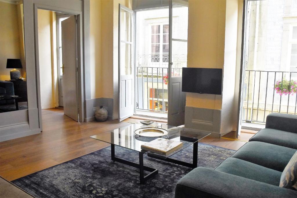 RIBEIRA CHARMING APARTMENTS R. do Comércio do Porto 211 1º andar, 4050-211 Porto