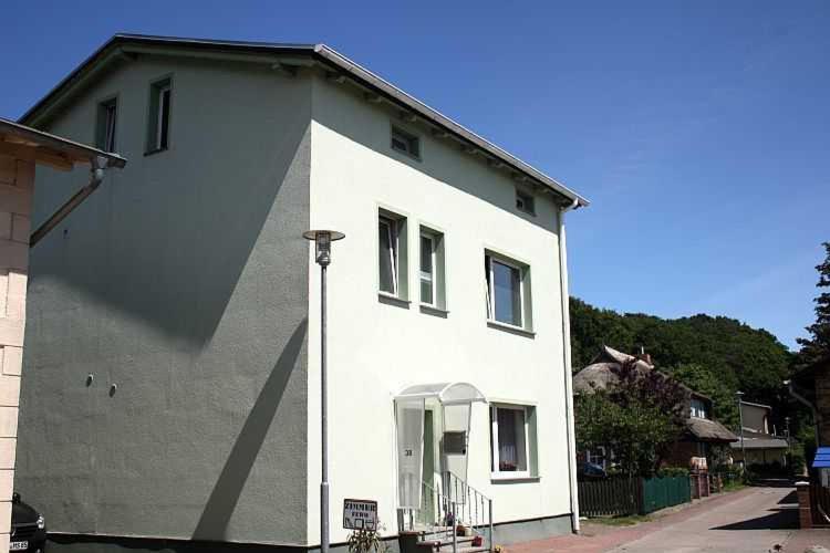 Appartements Rügen Fewo 60 Fewos unterhalb des Schloß Lietzow, Dorfstraße 38 18528 Lietzow