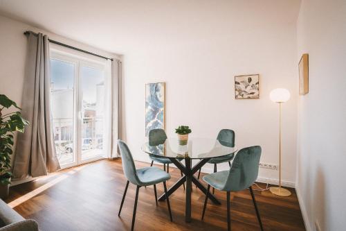 Sadebo Apartments in Lübeck City with Terrace - Design - 1,2km city center - Netflix - Kingsize - 62qm