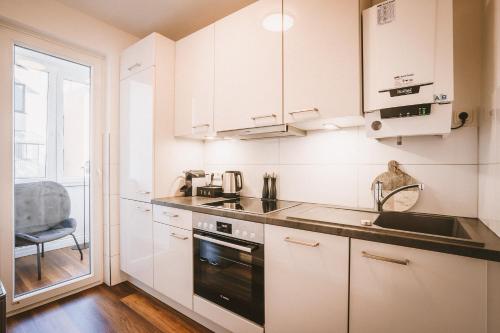 Sadebo Apartments in Lübeck City with Terrace - Design - 1,2km city center - Netflix - Kingsize - 62qm