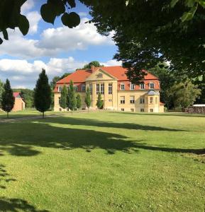 Appartements Schloss Grabow, Resting Place & a Luxury Piano Collection Resort, Prignitz Brandenburg Blumenthaler Strasse 20 16909 Grabow Brandebourg