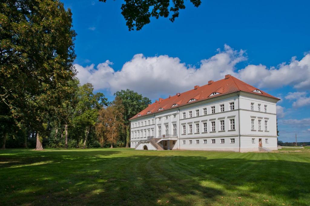 Schloss Retzow Apartments Parkweg 7, 17248 Retzow