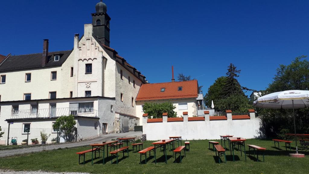 Schloss Weichs zu Regensburg mit 1-2Schlafzimmer Parkplatz Internet 60qm Zentrum Weichser Schlossgasse 1 a, 93059 Ratisbonne