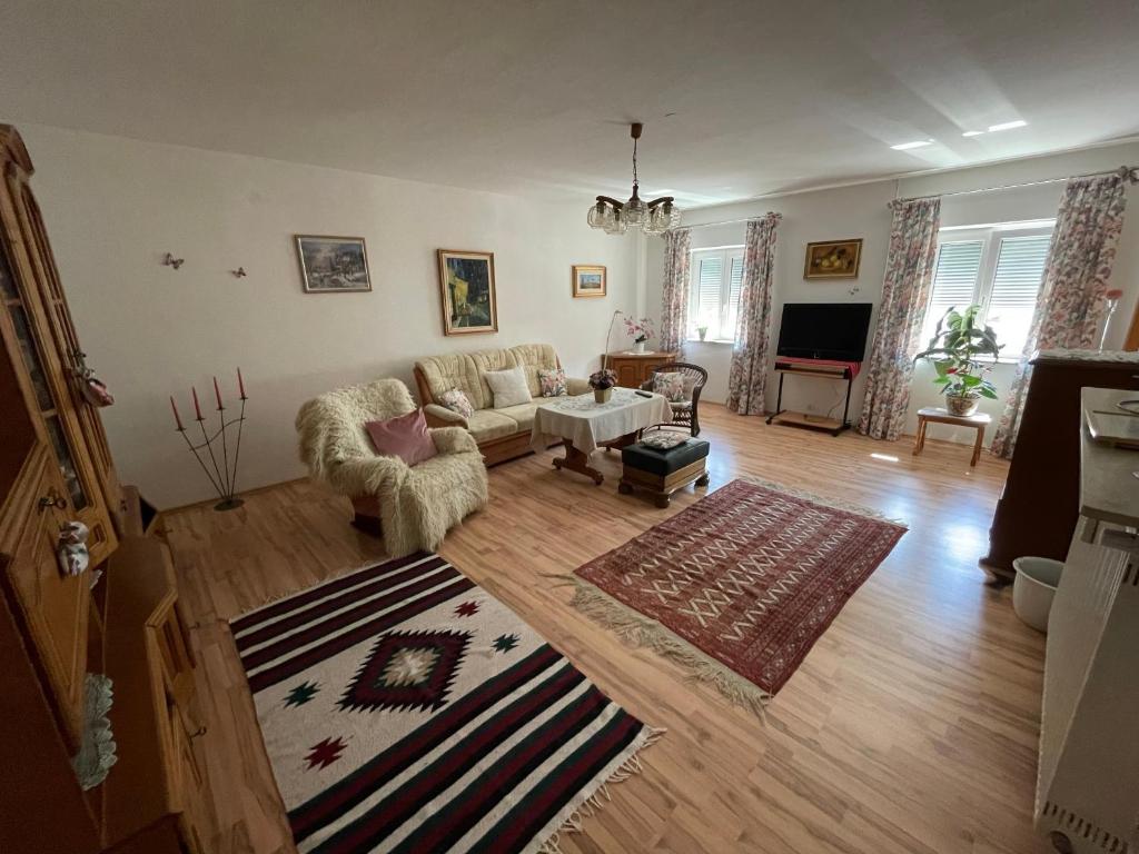 Schöne Ferienwohnung in Bahnhofsnähe Bahnhofstraße 68, 94469 Deggendorf