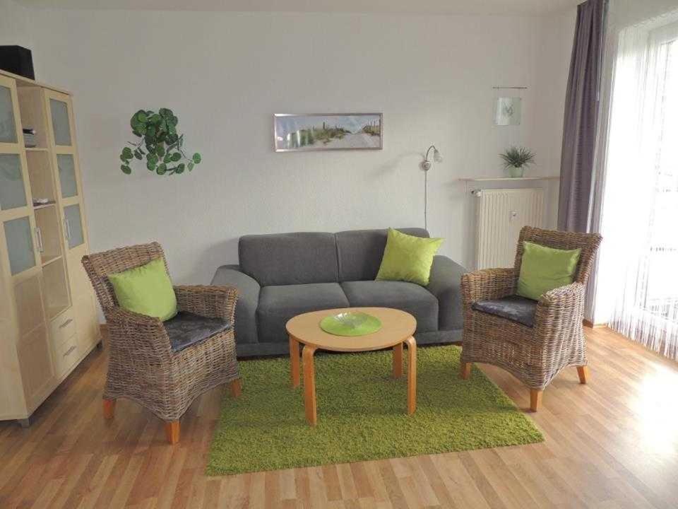 Appartements Seepark Burhave Reetdachhaus 3 Seepark 12, Reetdachhaus 2 26969 Burhave