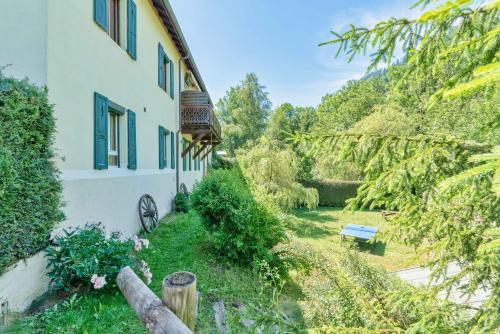 Skiers lodge St Gervais