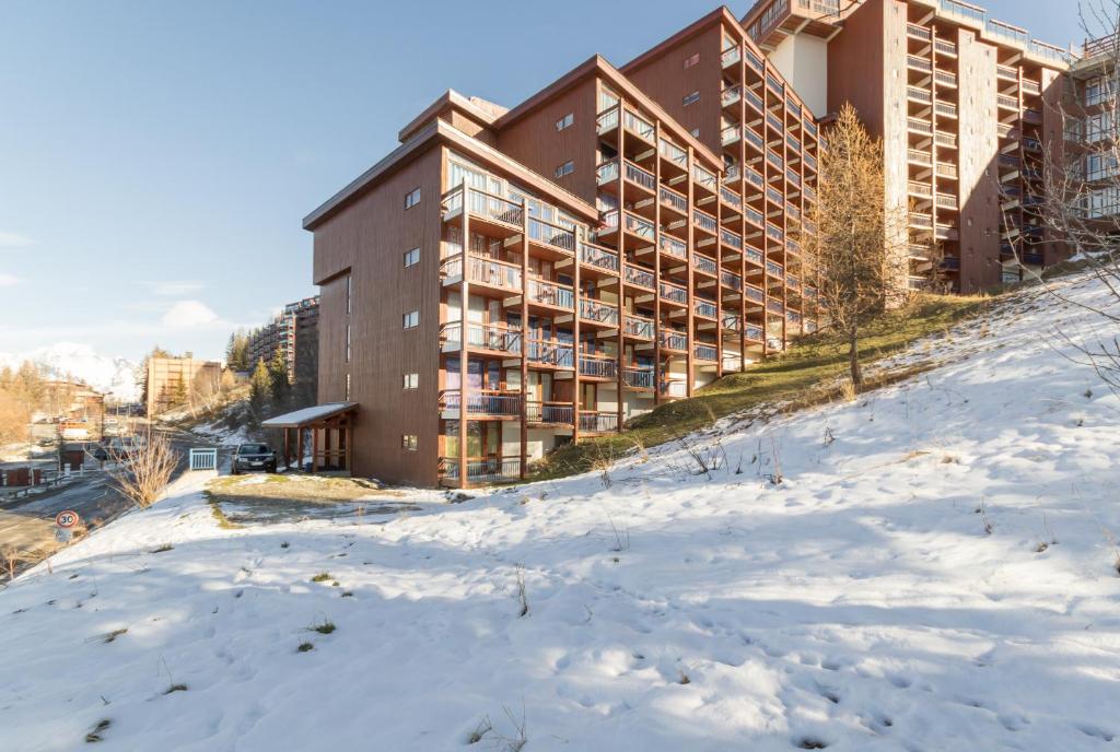 Appartements Skissim Classic - Résidence Grand Arbois by Travelski Village des Villards Agence Ski & Soleil  Résidence Aiguille des Glaciers 73700 Bourg-Saint-Maurice