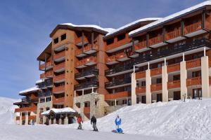 Appartements Skissim Classic - Résidence Themis by Travelski OFFICE IMMOBILIER DE LA PLAGNE : Direction parking bas, dans la galerie commerciale 73210 La Plagne Rhône-Alpes