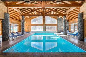 Skissim Premium - Résidence Le Hameau du Rocher Blanc 4* by Travelski