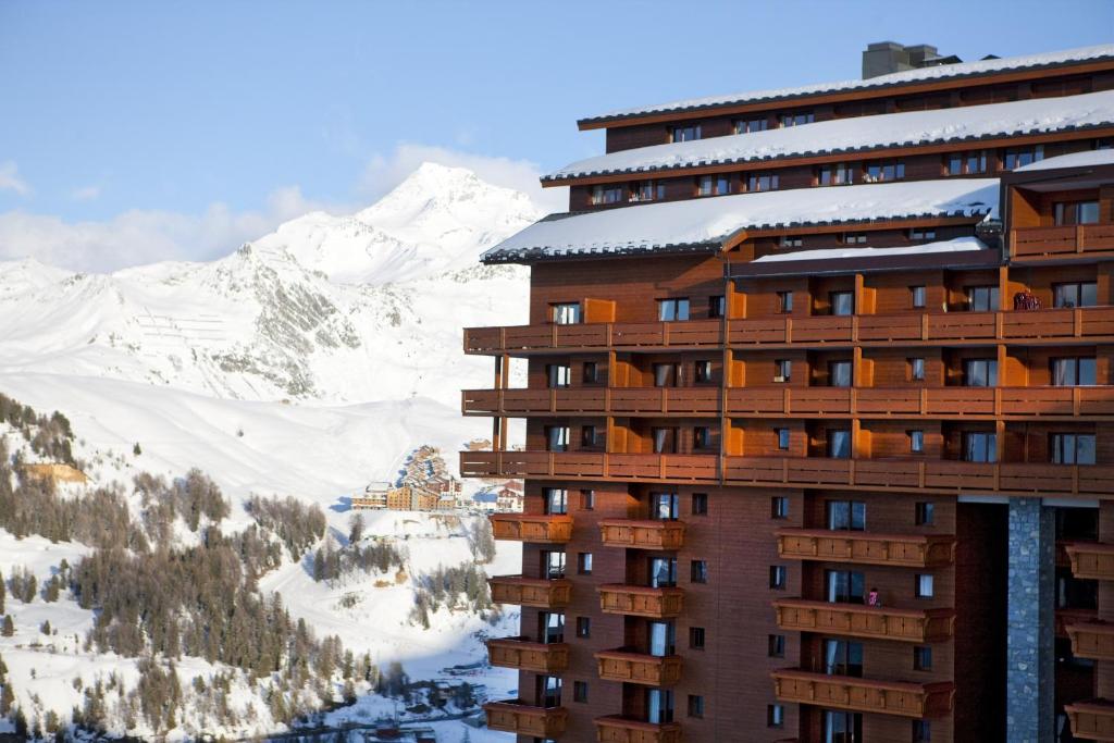 Skissim Premium - Résidence Les Hauts Bois 4* by Travelski Galerie commerciale Agence SKI et SOLEIL, 73210 Aime-La-Plagne