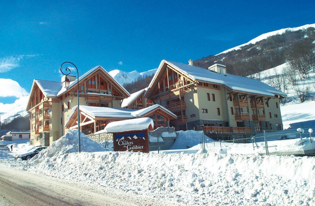 Appartements Skissim Select - Résidence Les Chalets du Galibier 4*by Travelski Route du Galibier 73450 Valloire