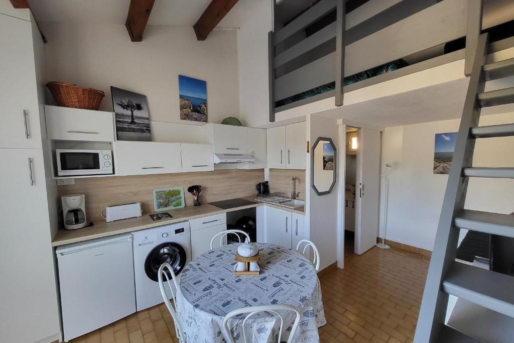 SOPHIES HOMES FÉLIBRIGES BEACH & PALAIS des FESTIVALS