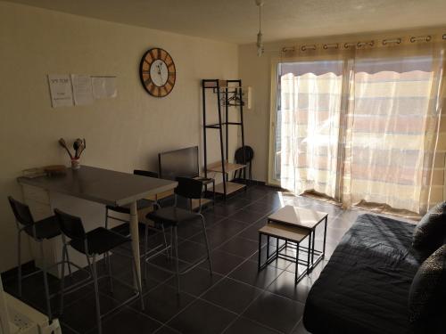 spacieux, top lit, hôte réactif, proche montagne mer, lumineux, bien équipé, agréable, chambre, micro maison et maison, bien regarder