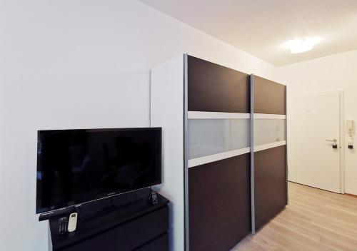 spacious studio - city centre - airconditioned - netflix - terrace