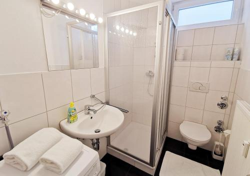 spacious studio - city centre - airconditioned - netflix - terrace