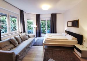 spacious studio - city centre - airconditioned - netflix - terrace