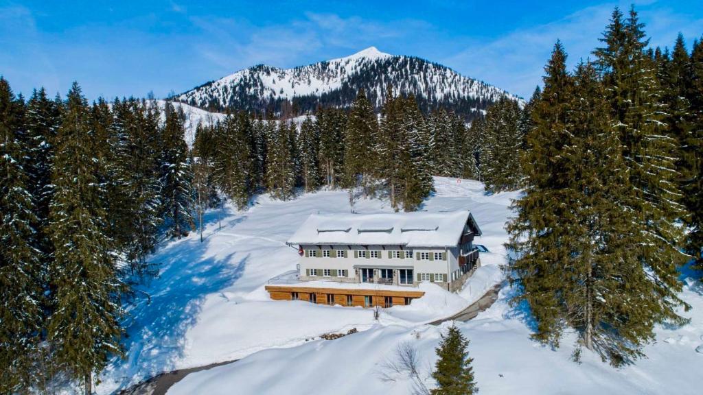 Spitzing Lodge Ferienwohnungen - Ski-In & Ski-Out oder einfach direkt loswandern Roßkopfweg 20, 83727 Spitzingsee