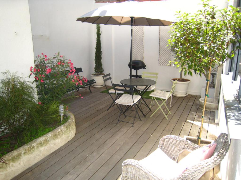 Appartements StellaHome - La petite cour 2 Rue Giboin 83110 Sanary-sur-Mer