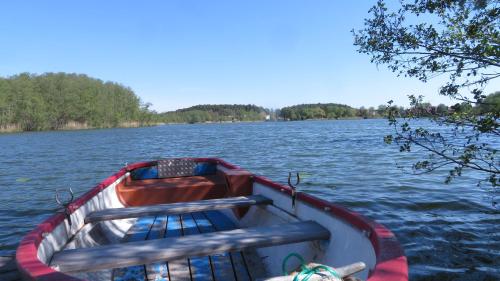Stilvolle Ferienwohnung am See mit Steg und eigenem Boot