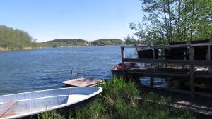 Stilvolle Ferienwohnung am See mit Steg und eigenem Boot