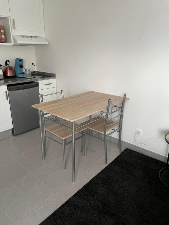 Appartements Studio à 300 m de la gare de Mantes-la-Jolie 29 Avenue de la Division du Général Leclerc 78200 Mantes-la-Jolie