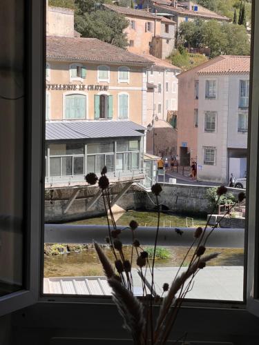 Appartements Studio \ 3 Chemin de la Fontaine 84800 Fontaine-de-Vaucluse Provence-Alpes-Côte d\'Azur