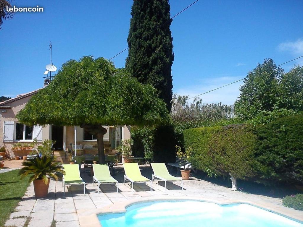 Appartements Studio moderne avec piscine à Aubagne en Provence 119 Traverse de l'Aumône Vieille 13400 Aubagne