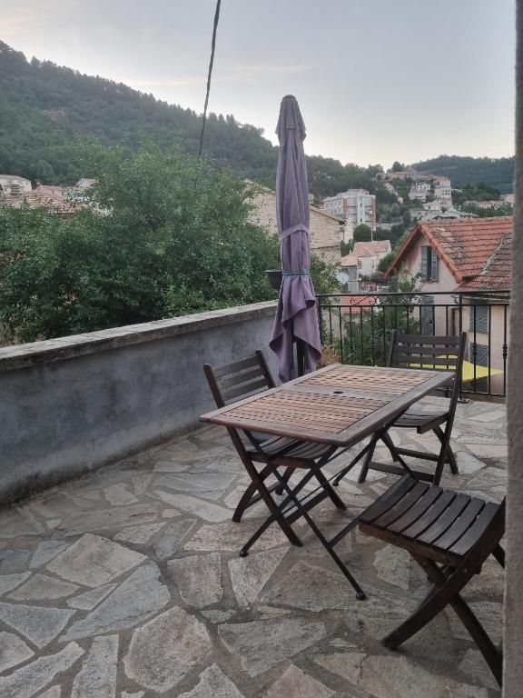 STUDIO or ONE BEDROOM Avenue de la plage