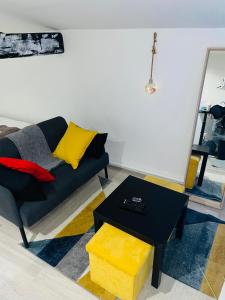 Appartements studio rénové 30m2 a 5 min de la gare 4 Place André Meunier dit Mureine 33800 Bordeaux Aquitaine