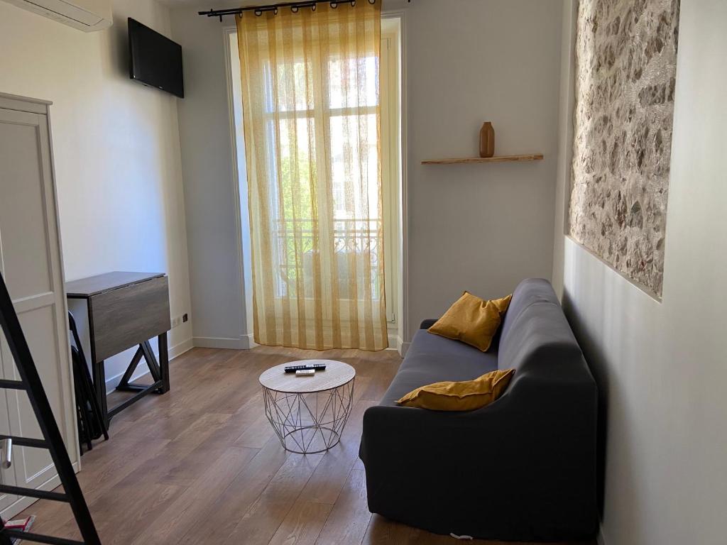 Studio typique et cosy climatise. 13200 Arles