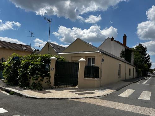 Studios au quartier pavillonnaire rue d Ambert