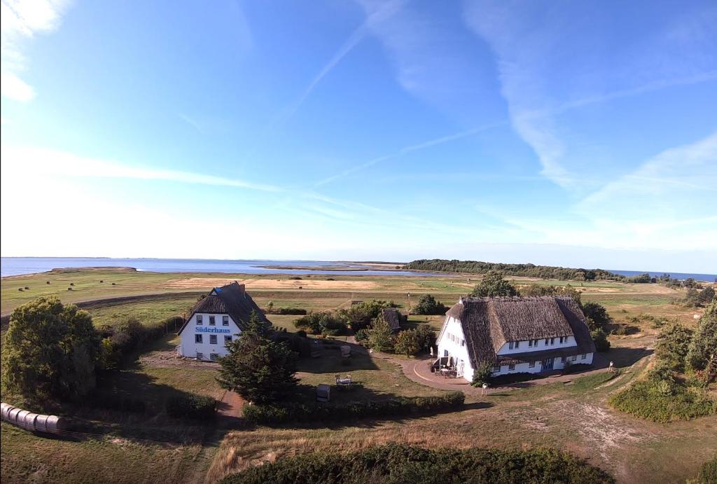 Appartements Süderhaus Hiddensee Plogshagen 33, 35, 37 18565 Neuendorf