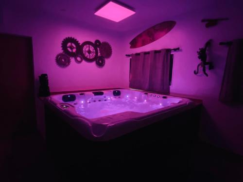 Suite Cupidon- Domaine des trois châteaux