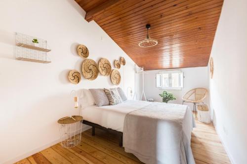 Superb Apartments Overlooking Graça in Lisbon