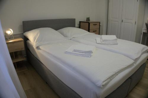 Swan Apartments