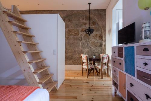 The Almada Flats
