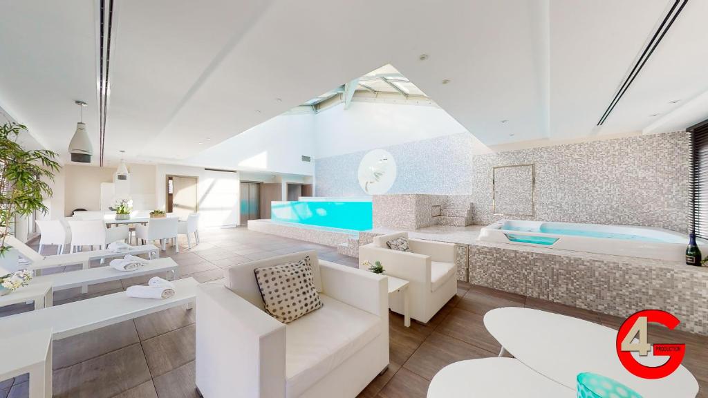 THE POOL HOUSE Cannes 2 Rue Louis Ardison, 06400 Cannes