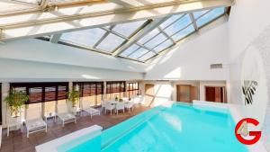 THE POOL HOUSE Cannes
