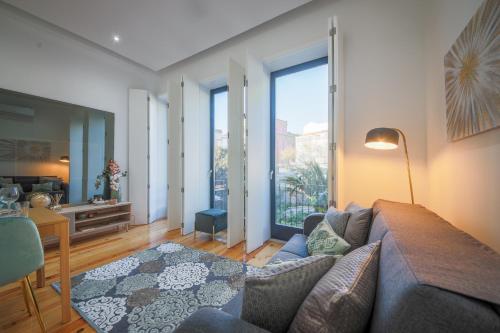 THE TWIN Apartments