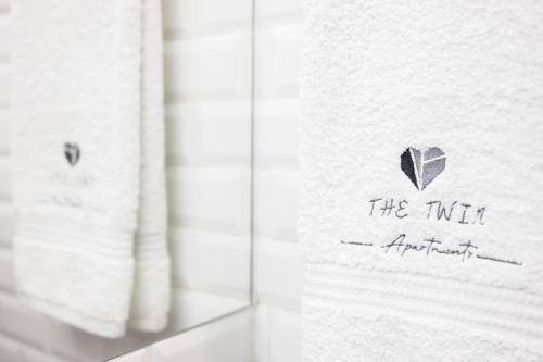 THE TWIN Apartments
