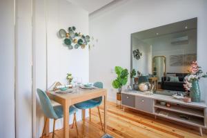 THE TWIN Apartments