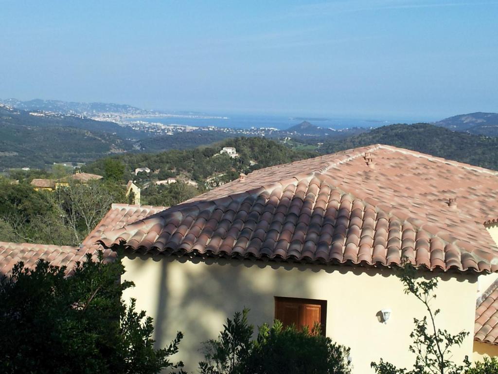 Appartements Three villa holiday apartments Cote d'Azur 170 Chemin de l'Ancien Cimetière 83600 LʼÉglise