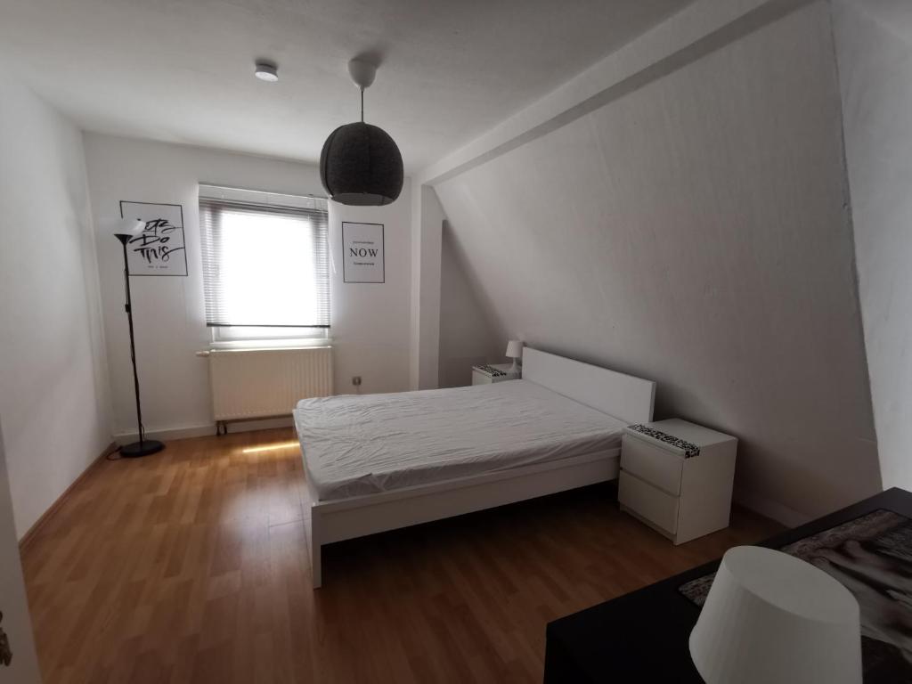 Appartements Tolles Möbliertes Zimmer in WG Haus in Ulm nähe Uni und Uni-Klinik 22 Albstraße 89081 Ulm