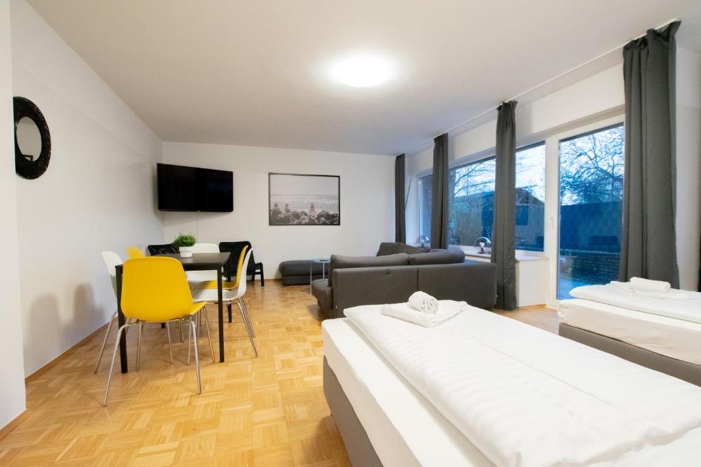 Appartements Tolstov Apartments - 1-4 Room Apartments - 20 min DUS Airport & MESSE DUS Hohegrabenweg 13 40667 Meerbusch