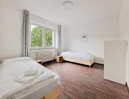 Tolstov Apartments - 1 and 3 Room Apartments - 30min Messe DUS