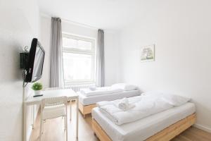 Tolstov Apartments - 1 and 3 Room Apartments - 30min Messe DUS
