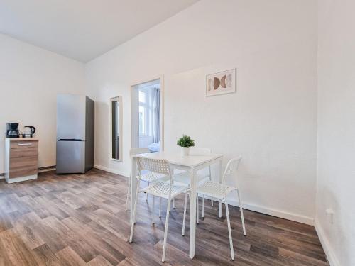 Tolstov Apartments - 1 Room Monteur Apartment - 25min Messe DUS