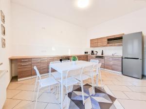 Tolstov Apartments - 2 and 4 Room Apartments - 25min Messe DUS