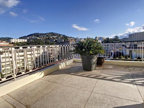 Top floor terrace apartments 2 min from the Croisette 335
